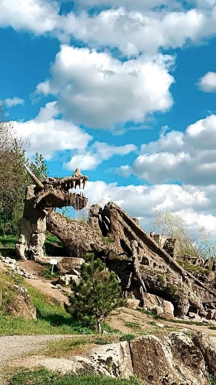 УМАНЬ ТА СТАРОВИННИЙ БУЦЬКИЙ КАНЬЙОН